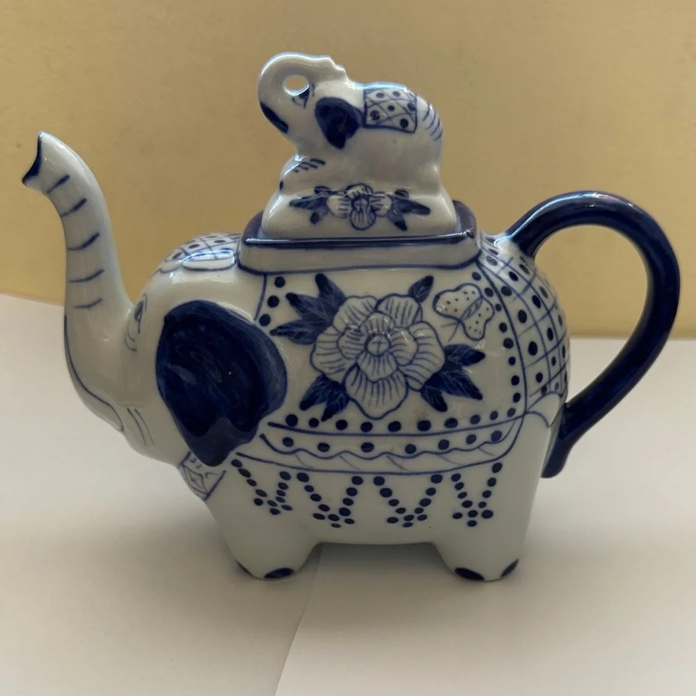 Bombay Elephant Tea Pot - Picture 1 of 9